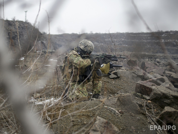 Пресс-центр АТО: Боевики 12 раз обстреляли позиции украинских военных на Донбассе