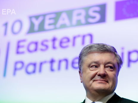 Порошенко передал в ЦИК документы 