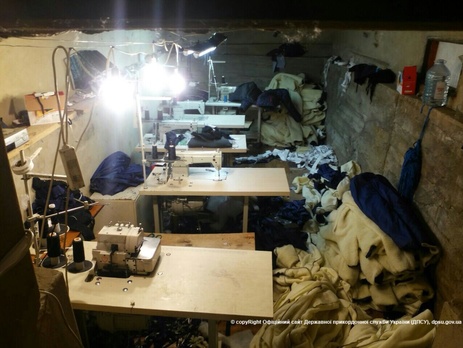 В Одесской области задержаны восемь вьетнамцев без документов, производивших контрафактную одежду
