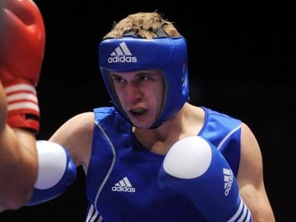 Украинский боксер Шелестюк победил россиянина Козаева и получил два чемпионских титула