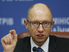 Яценюк поручил оценить риски для украинцев при полетах в Египет