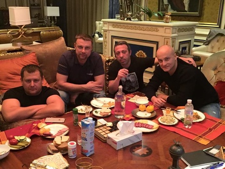 Корбан отметил начало домашнего ареста в компании нардепов