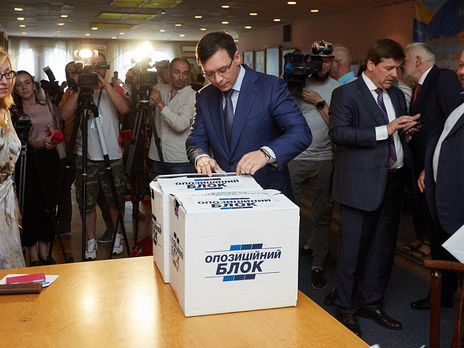 Оппозиционный блок подал документы в ЦИК для регистрации на выборах в Раду