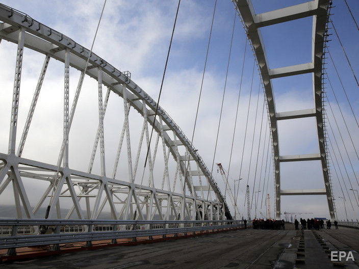 Путин заявил, что железнодорожную часть Крымского моста должны достроить до конца года