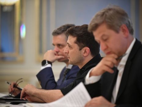 Зеленский подписал свой первый закон на посту президента