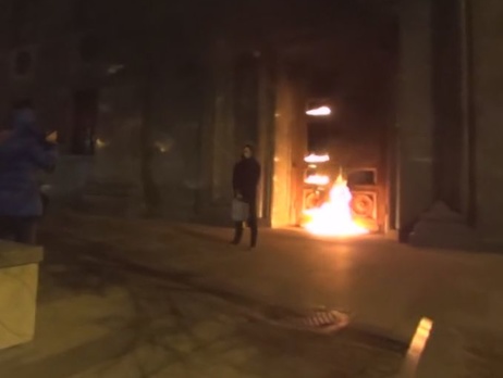 Художник Павленский объяснил, зачем поджег дверь здания ФСБ. Видео