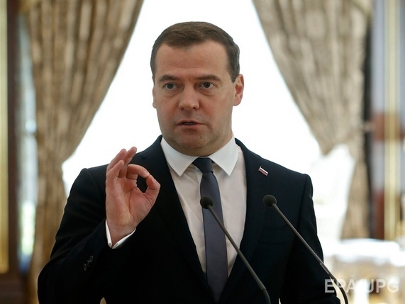 Медведев: Теракт рассматривается в качестве причины гибели А321