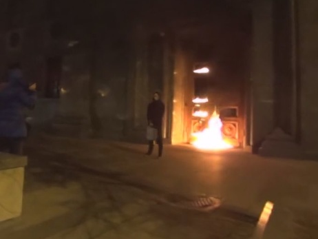 Сотник: Павленский показал, что зверя на Лубянке можно застигнуть врасплох. Вот так подойти и подпалить ему задницу