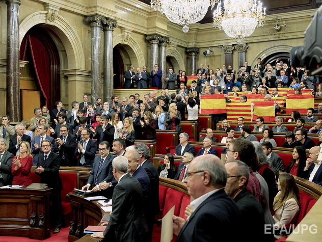 Каталонский парламент принял резолюцию об отделении от Испании
