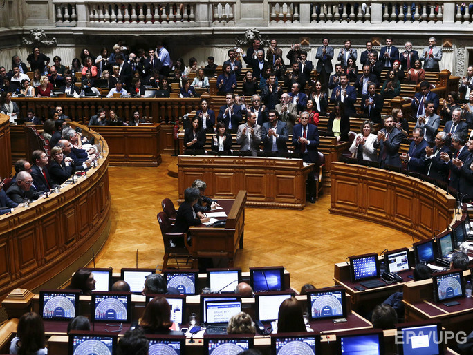 Правительство Португалии ушло в отставку после вотума недоверия