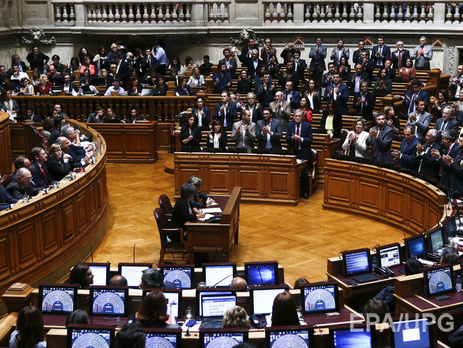 Правительство Португалии ушло в отставку после вотума недоверия