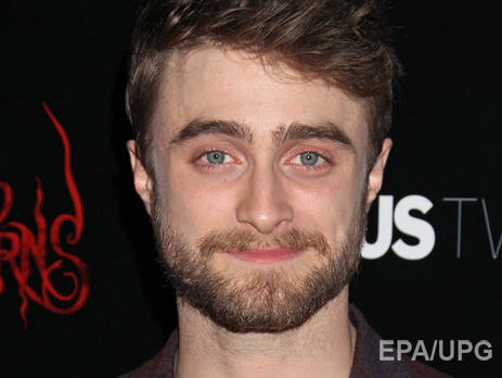 Американский ведущий Феллон облил Рэдклиффа водой