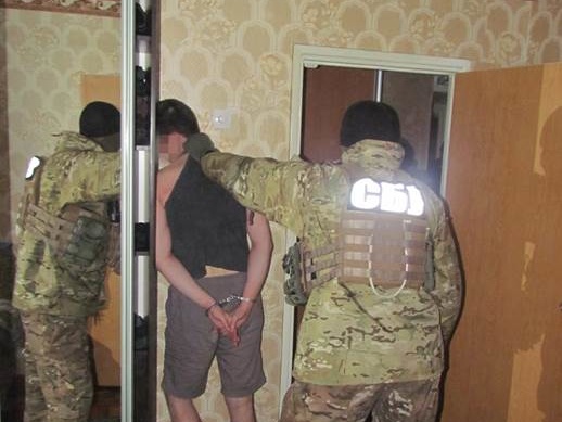 В Запорожье СБУ задержала администратора сепаратистских групп в соцсетях. Видео