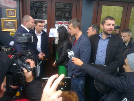 Группа народных депутатов пикетировала кафе в киевском Доме профсоюзов