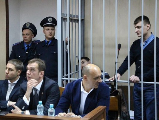 Экс-беркутовцев Аброськина и Зинченко суд оставил под стражей до 11 января