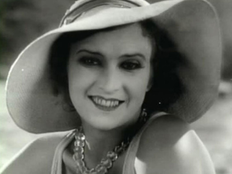 Из мемуаров Каретниковой: Актриса Стрелкова становилась алкоголиком, от чего трагически умерла 