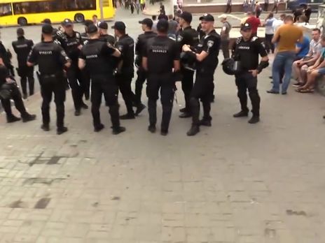 ﻿У Києві учасників Маршу рівності евакуює поліція