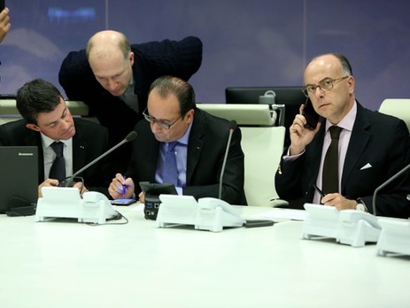 Олланд: Вводится чрезвычайное положение, границы страны будут закрыты