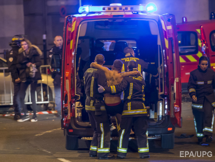 AFP: Первый взрыв в Париже произвел террорист-смертник