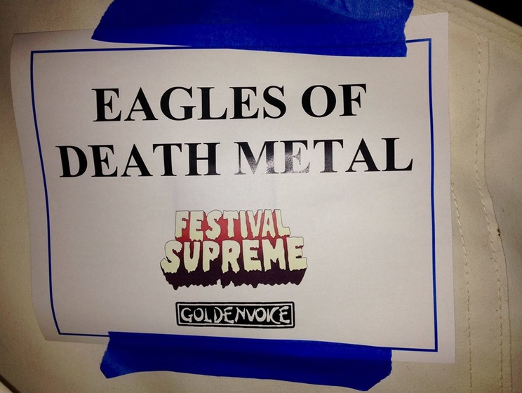 Менеджмент рок-группы Eagles Of Death Metal не знает, где находятся выступавшие в Париже музыканты