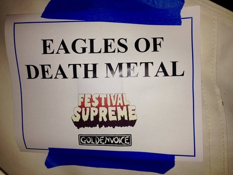 Менеджмент рок-группы Eagles Of Death Metal не знает, где находятся выступавшие в Париже музыканты