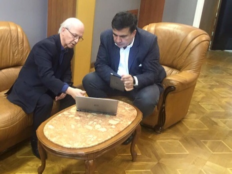 Саакашвили: Одесский аэропорт должен стать очень крупным транзитным аэропортом