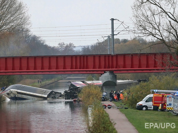 Число жертв крушения поезда на востоке Франции выросло до десяти