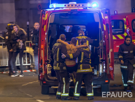 В сирийском паспорте, найденном у террориста-смертника в Париже, стоит отметка о пересечении границы Греции