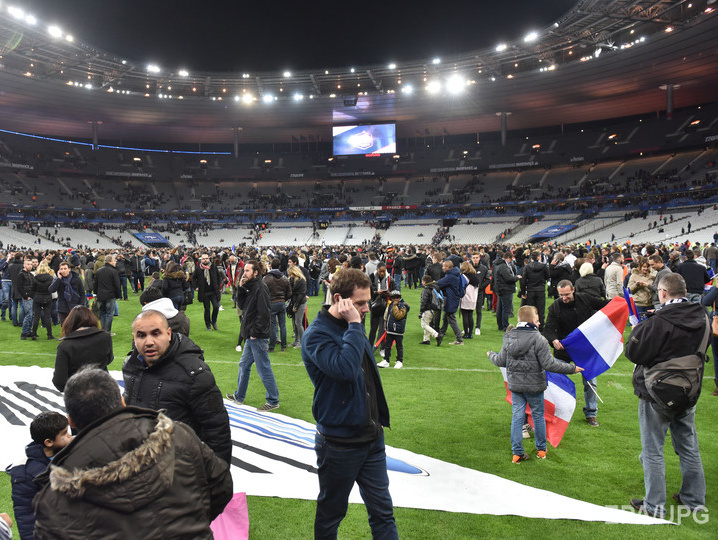 WSJ: Благодаря бдительности стюардов "Стад де Франс" террористы не сумели пронести взрывчатку внутрь арены