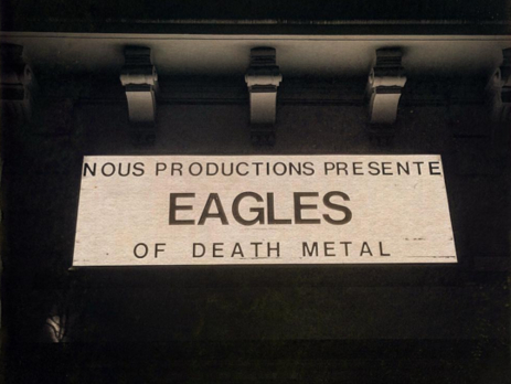 В сети появились кадры начала стрельбы на концерте в Париже. Видео