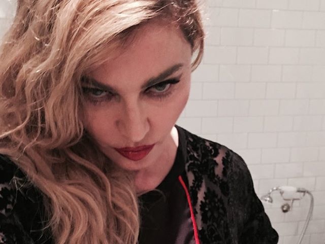 Мадонна посвятила песню Like a prayer жертвам терактов в Париже. Видео