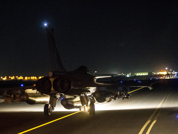 Франция нанесла очередную серию авиаударов по ИГИЛ в Сирии
