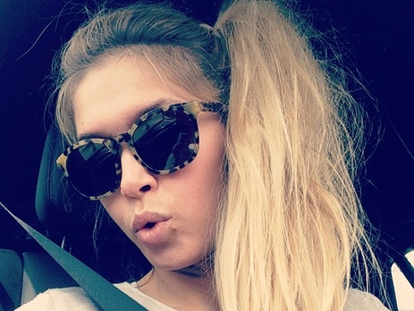 Брежнева показала еще один снимок в свадебном платье