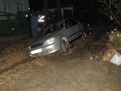 Мариуполь из-за дождя частично обесточен, Волноваху замело снегом. Фоторепортаж