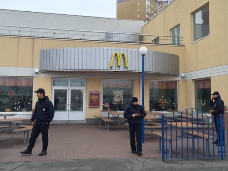 В Киеве "заминировали" все McDonald's и станции метро