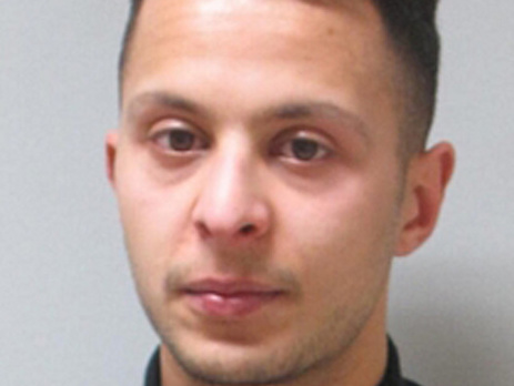 В почтовом отделении в пригороде Парижа неизвестный предъявил паспорт на имя подозреваемого в терактах Абдеслама