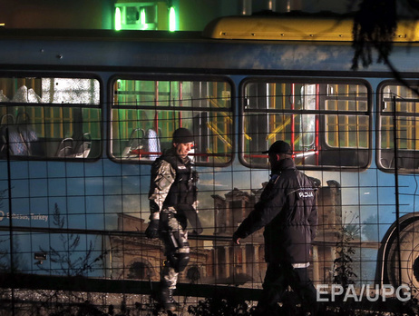 В Сараево ночью неизвестный застрелил двух солдат и подорвался на бомбе
