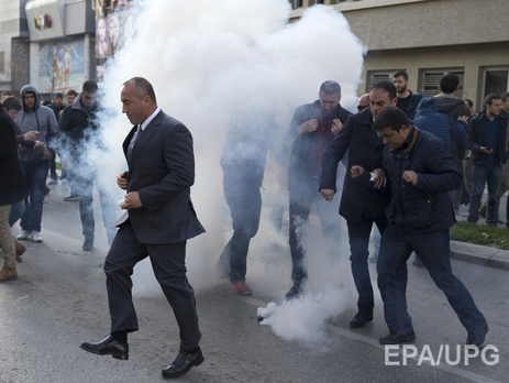 В Косово произошли беспорядки из-за ареста оппозиционного депутата, полиция разогнала протестующих. Фоторепортаж