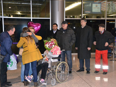 Пострадавшая от взрыва капитан львовской полиции Андрухив вернулась после лечения в Израиле. Видео