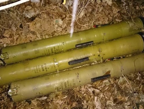 СБУ обнаружила несколько тайников с гранатами и огнеметом, состоящим на вооружении только в РФ