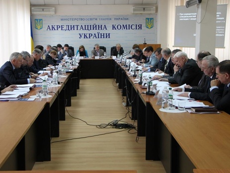 У вуза Поплавского забрали лицензии, а юракадемии Кивалова запретили выдавать дипломы политологам