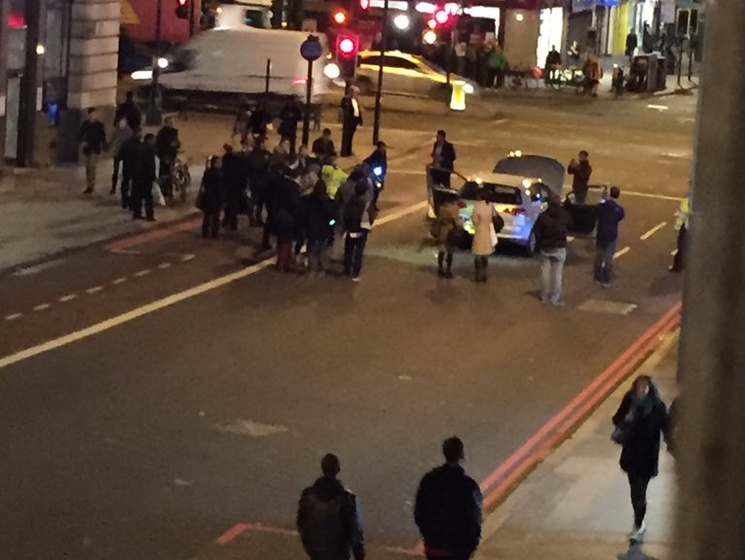 В Лондоне полиция взорвала подозрительный автомобиль 