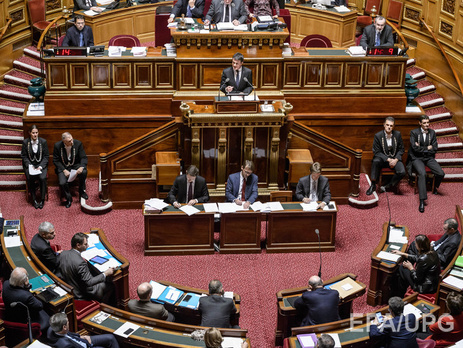 Сенат Франции утвердил продление чрезвычайного положения на три месяца