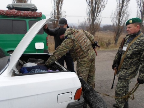 Госпогранслужба: 20 ноября из-за обстрелов боевиков был приостановлен пропуск через два контрольных пункта