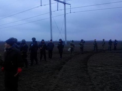 Из-за конфликта вокруг взорванных электроопор сторонники блокады Крыма проведут пикет у Администрации Президента