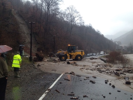 В Закарпатье из-за сильных дождей подтопило некоторые дороги