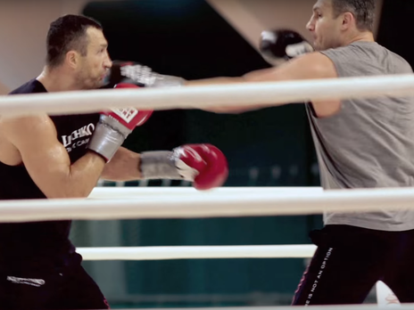 Братья Кличко провели спарринг. Видео