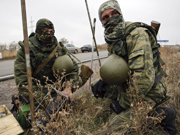 Пресс-центр АТО: Боевики продолжают обстреливать украинские позиции на Донбассе