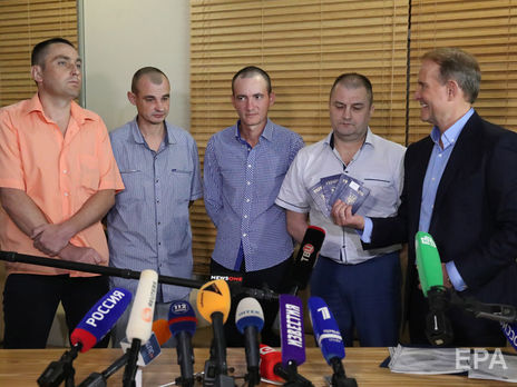 ﻿У СБУ заявили, що українців, яких звільнили бойовики, скерують на реабілітацію, поки нікого затримувати не будуть