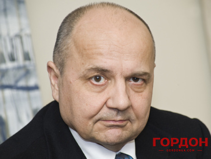 Суворов: Рядом с Украиной есть огромная страна, где народ на улицу не выходит и потому никогда ничего иметь не будет